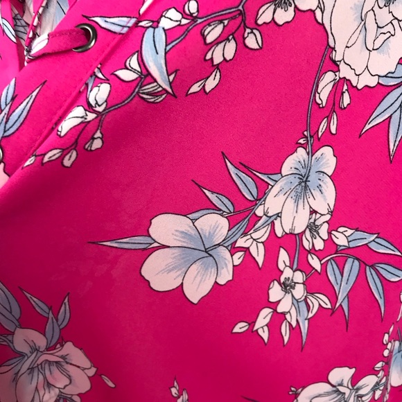 Torrid NWT Pink Floral Lace-Up Tank 2x - Picture 4 of 7